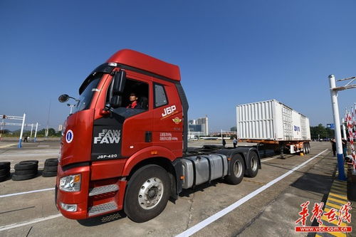 湖南道路貨物運(yùn)輸駕駛員技能大比武 44名“老司機(jī)”同臺(tái)競(jìng)技展風(fēng)采